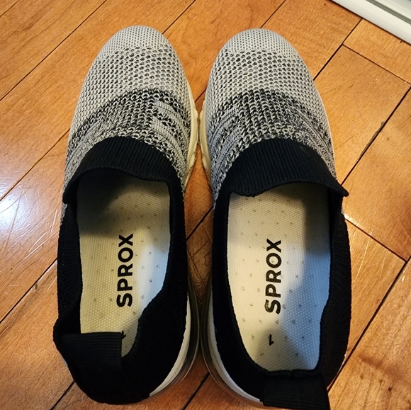 Brand new running shoes - Picture 2 of 5